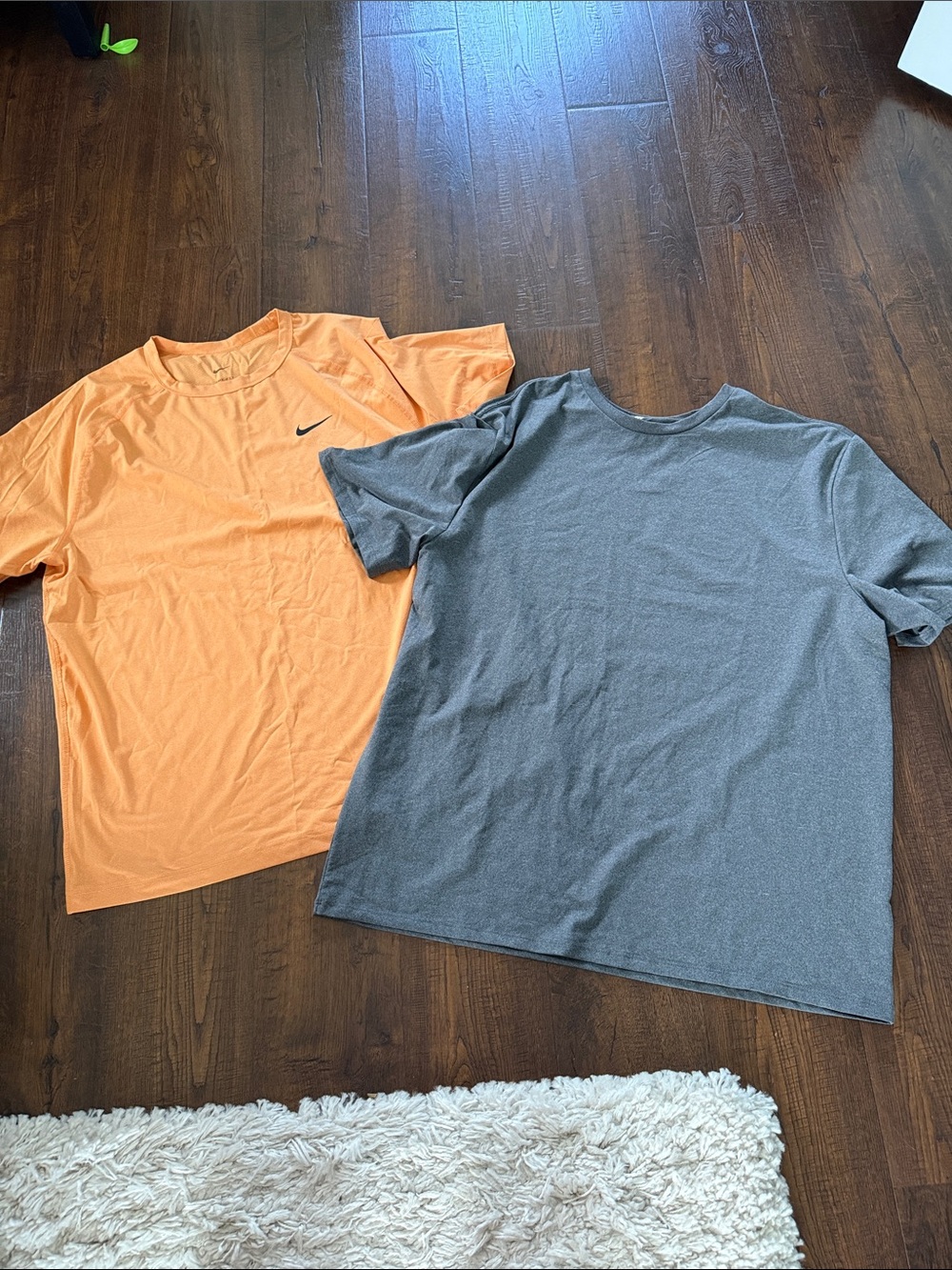 MENs L workout shirts